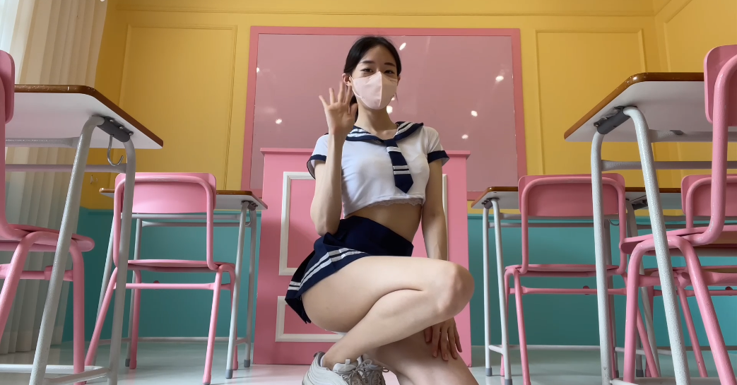 韩国模特Evelyncosplay水手?制服