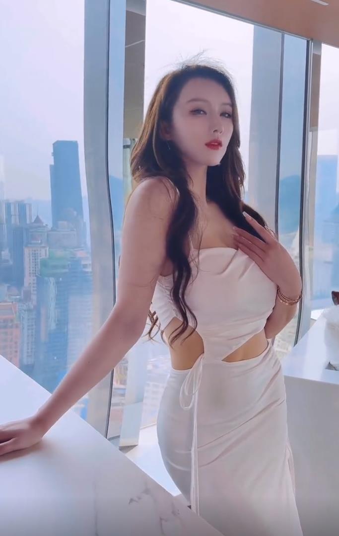抖音50w粉网红尤物 尤妮丝 首次露脸又