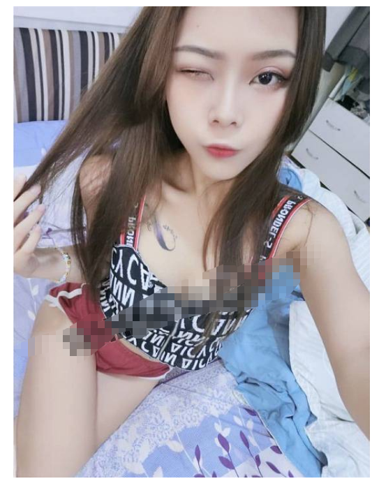 极品反差 精神小妹玩户外 公交车露出 厕所 家中