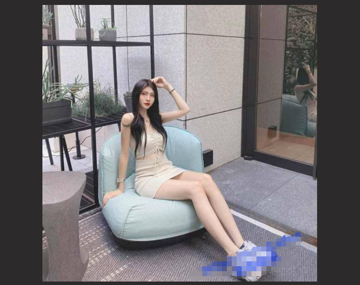 不知名校花级别美女 私密自拍遭泄漏
