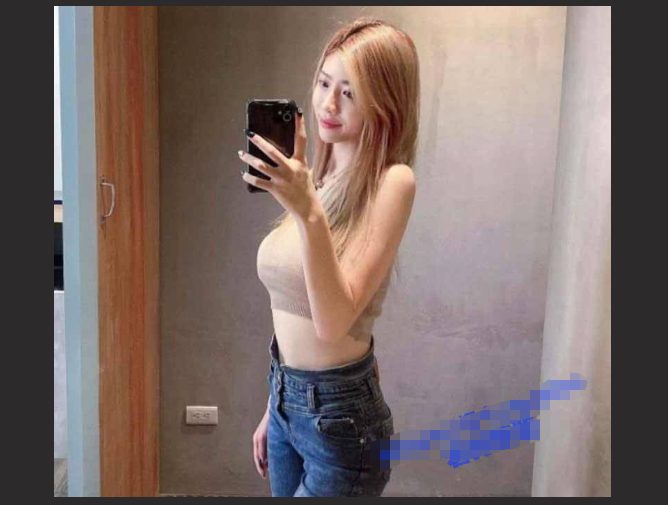 不知名校花级别美女 私密自拍遭泄漏