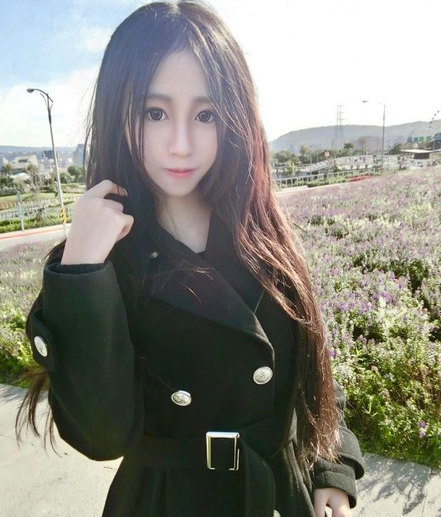MIT本土高中妹刚满18岁！神颜值一笑超倾城「发育成熟又饱满」网恋爱：我来呵护妳