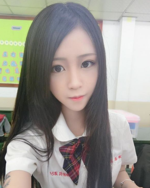 MIT本土高中妹刚满18岁！神颜值一笑超倾城「发育成熟又饱满」网恋爱：我来呵护妳