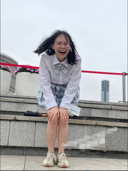 热心网友投稿自家鉴赏！广州 24 岁在读研究生『郑艳辉』