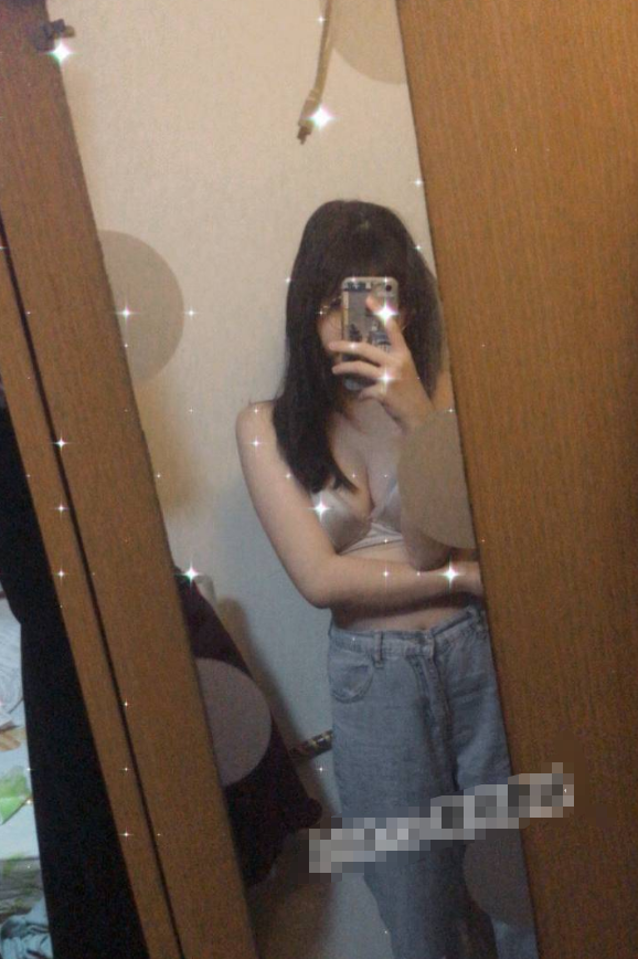 【清纯眼镜学生妹 与渣男分手后被曝光