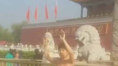 【独家猛料】北京天安门广场惊现1女讨要说法！具体原因不明！