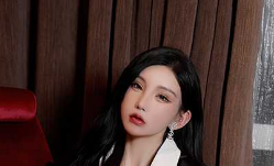 网红『周于希』澳门旅拍主题《女王
