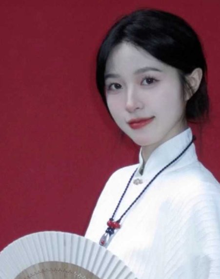 抖音 500 万粉丝网红 水冰月 微博 乔本小月 超极品女神大学期间视频