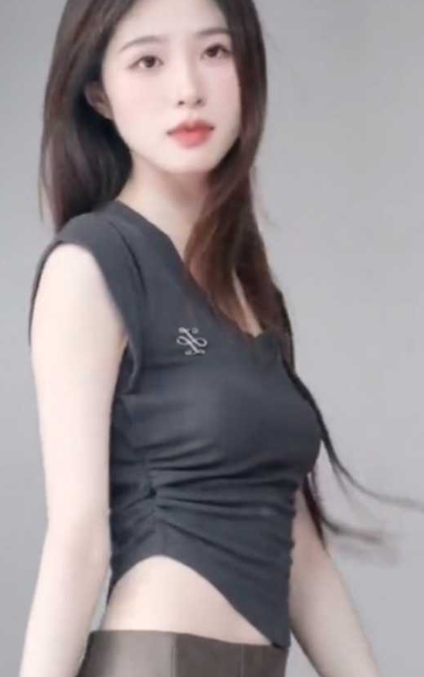 抖音 500 万粉丝网红 水冰月 微博 乔本小月 超极品女神大学期间视频