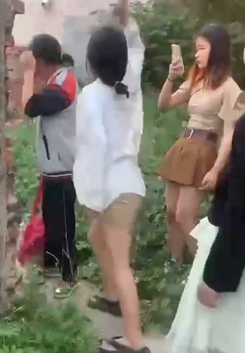河南漳州校园霸凌女子组 谁他妈再说女本柔弱我跟谁急！下手也太狠了！