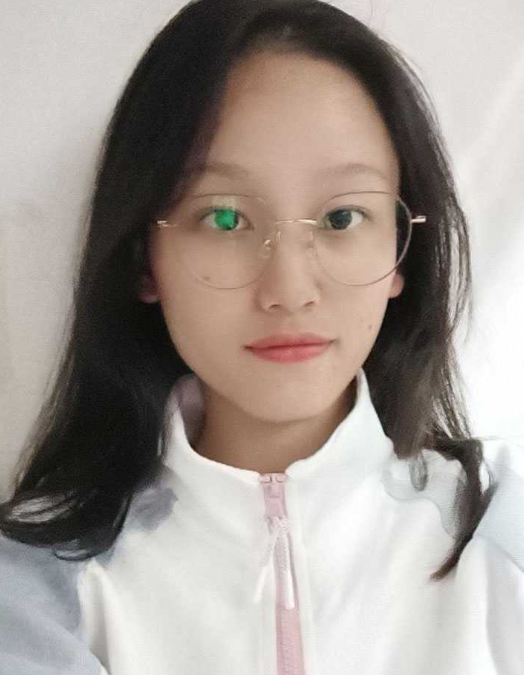 湖南带金丝眼镜的反差 周艳妮