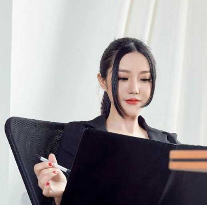 网红模特「严佳丽」大私拍被摄影师  曾出演《小时代3》
