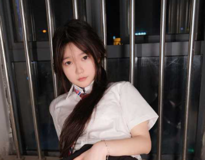 推特反差美少女 小恩 定制私拍！
