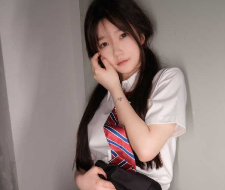 推特反差美少女 小恩 定制私拍！