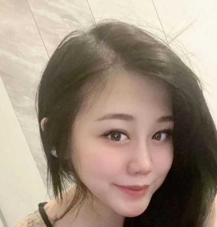 极品纹身丰满少妇 背着老公出来