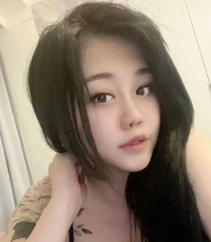 极品纹身丰满少妇 背着老公出来