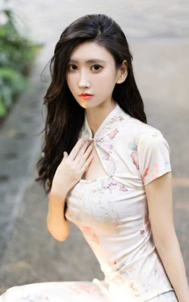 秀人网九头身大美女 章芃芃 性感旗袍+黑丝