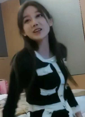 云南别克君威的车模 丝袜大长腿超性感
