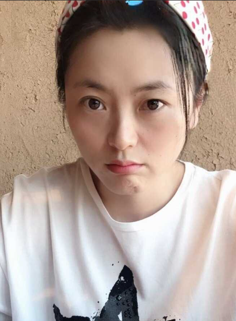 在老婆手机里发现和其他男人的自拍 顿时绿光闪闪 一气之下吧所有自拍视频全部曝光出来！