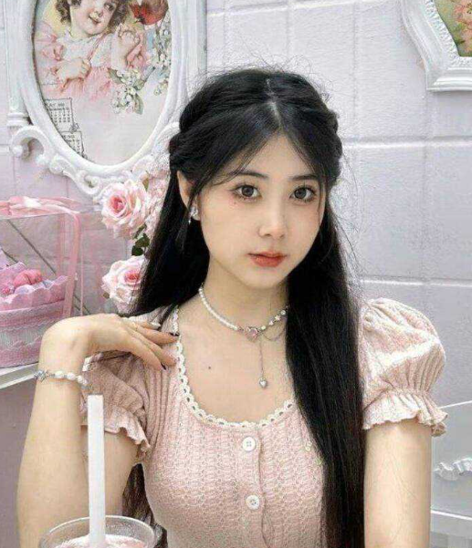 唐山大三学生妹 黄欣燕 只要有钱就能为其服务 超漂亮的小美女