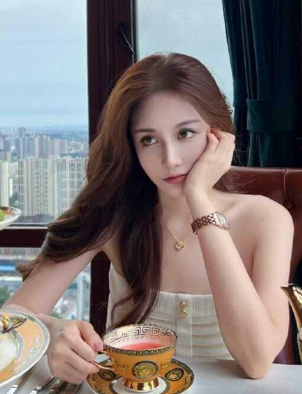 微博女神 闵雨晴 极品美照 如此完美的颜值竟然还有着傲人的