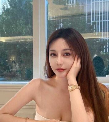 微博女神 闵雨晴 极品美照 如此完美的颜值竟然还有着傲人的