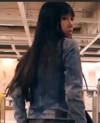 华裔混血妹 littlesubgirl 在人来人往的床上用品商场