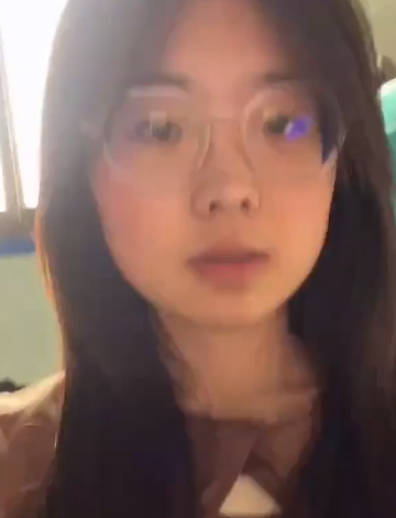 表面清纯的高中生眼镜娘 私下竟然如此反差