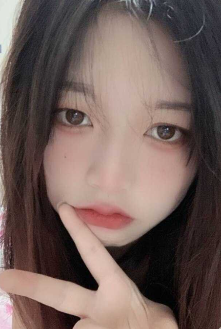 极品身材的学生妹 校花 私下是只反差