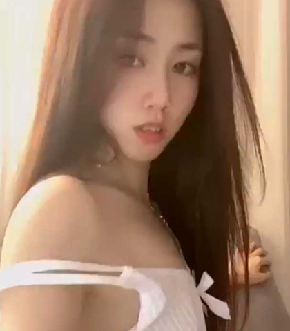 颜值主播小腰精私人定制福利 为了留住大哥