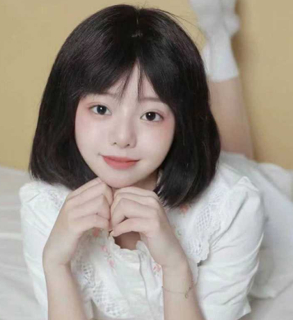 天津高颜值清纯短发妹妹 刚满18岁 拍摄私房照时 背叛男友