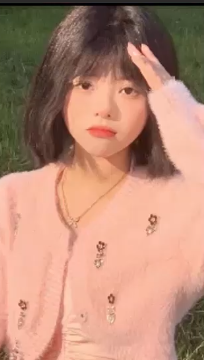天津高颜值清纯短发妹妹 刚满18岁 拍摄私房照时 背叛男友