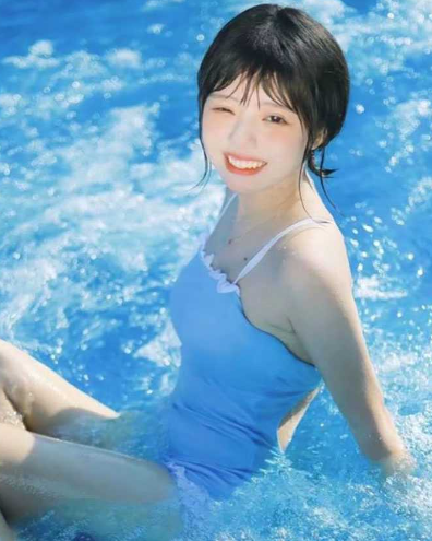 天津高颜值清纯短发妹妹 刚满18岁 拍摄私房照时 背叛男友