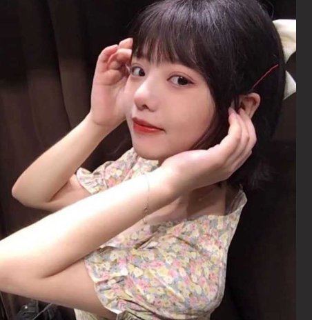天津高颜值清纯短发妹妹 刚满18岁 拍摄私房照时 背叛男友