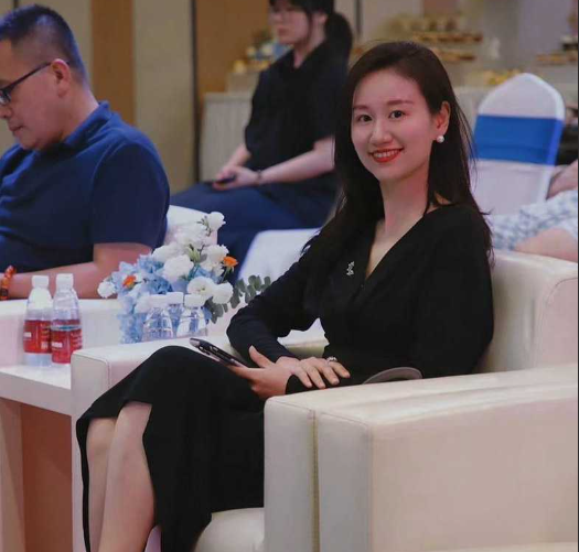 江苏常州乔伊珠宝工作室徐韵琰 打着女拳的名义卖首饰珠宝