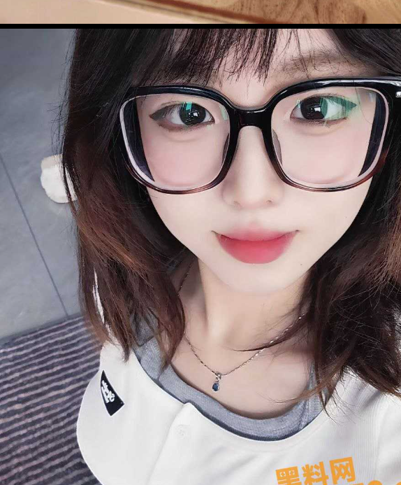 反差可爱眼镜妹喜欢口着