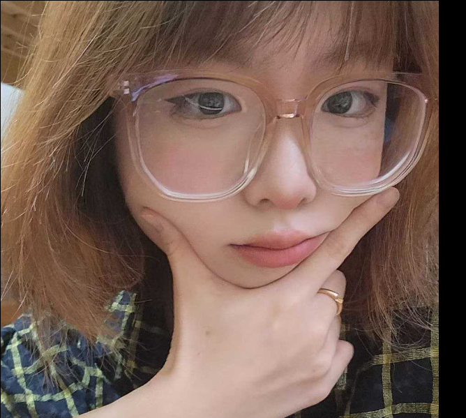 反差可爱眼镜妹喜欢口着