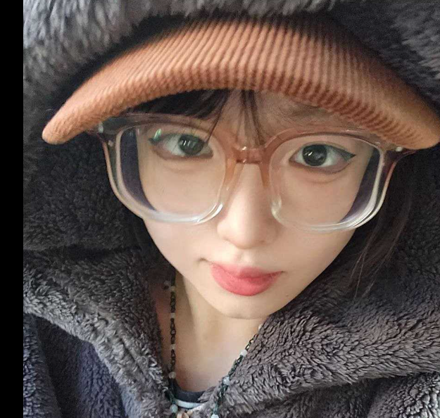 反差可爱眼镜妹喜欢口着