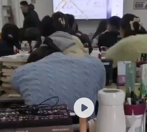 又一起师生不1恋！ 济南智博教育长清校区女班主任陶鑫鑫