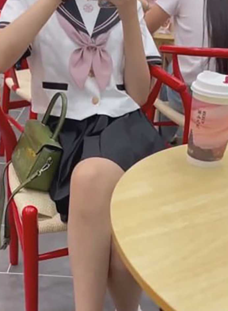抖音JK学院风学生嫩妹 喝个1茶就被直接带去