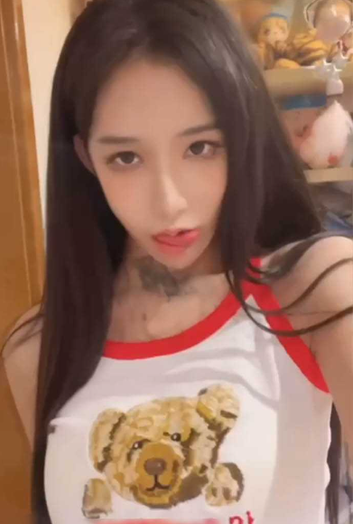 推特女神级别的神颜网红 又大又挺 身高腿长超级性感