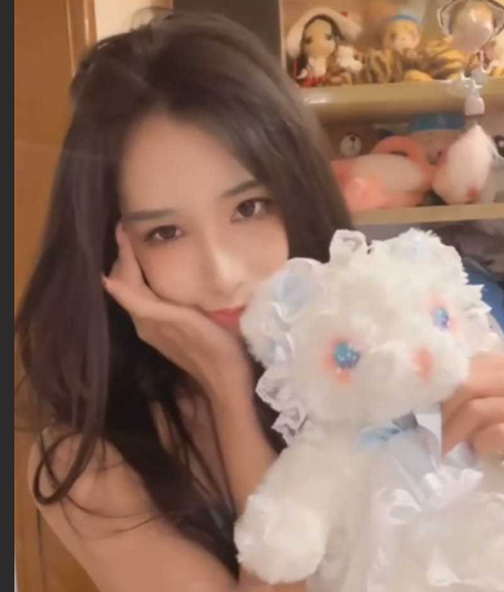 推特女神级别的神颜网红 又大又挺 身高腿长超级性感