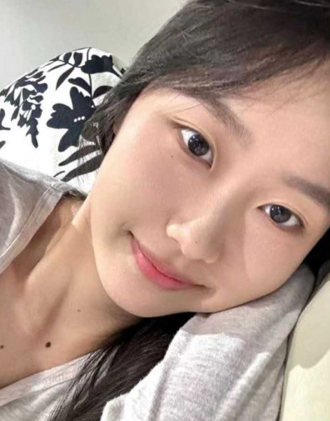 武汉服装学院大三学生 刘宝妍