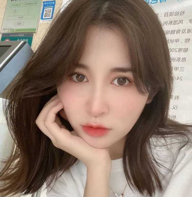 深圳已婚极品少妇视频曝光！穿着黑丝制服