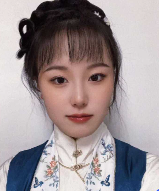 高颜值属性反差女友