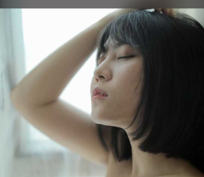 网友投稿了几年的学妹 情投意合两人夜战数小时后互相告别