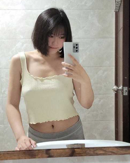 网友投稿了几年的学妹 情投意合两人夜战数小时后互相告别