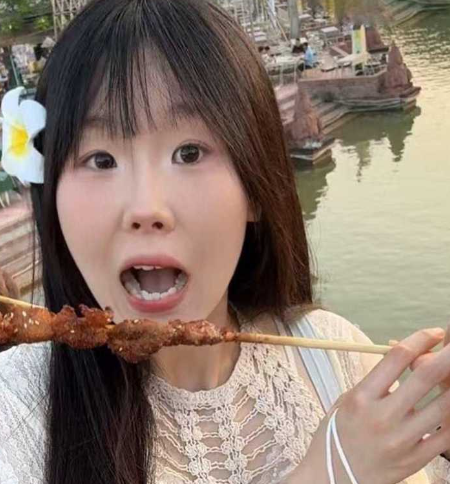 河南师范大学清纯学生妹 张芸菲