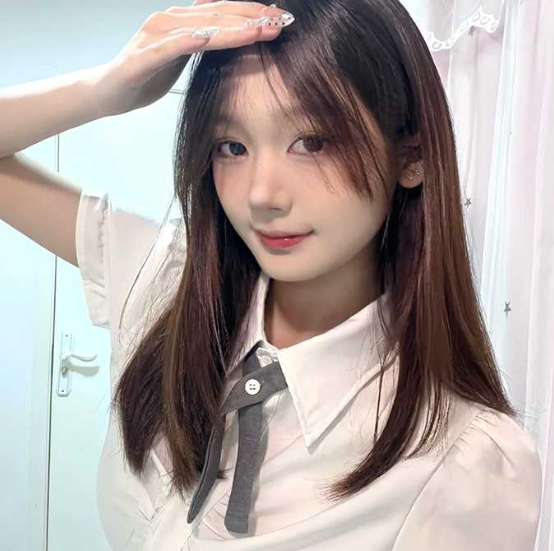 安徽大学校花 赵玉晨 高颜美女长个恋爱脑 放任男友肆意