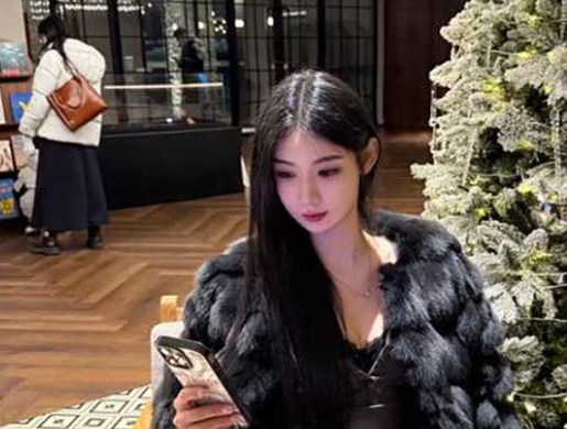 中国传媒大学校花 抖音美少女 迫于生计下海当1体模特 最后彻底堕落轮为外围女 大量视频流出